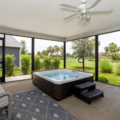 Panorama Haven Home  (St. Catherine) – Golf Views, Hot Tub & Pure Relaxation!