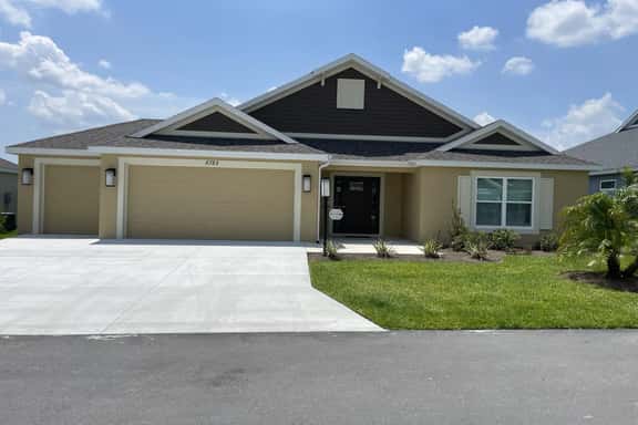 Mickylee Pond & Golf View Retreat at Lake Denham - Image 1