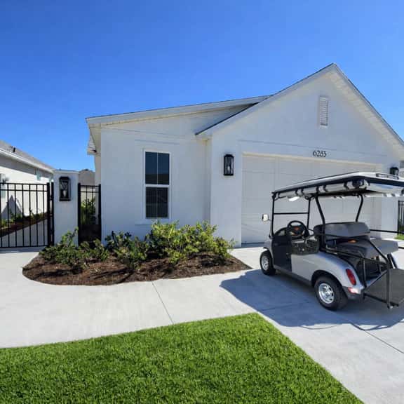 Felix’s Spacious Garden Villa Retreat - Image 1