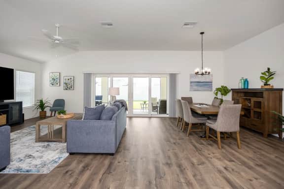 Emmit Stylish Retreat (Oak Hollow) - Image 5