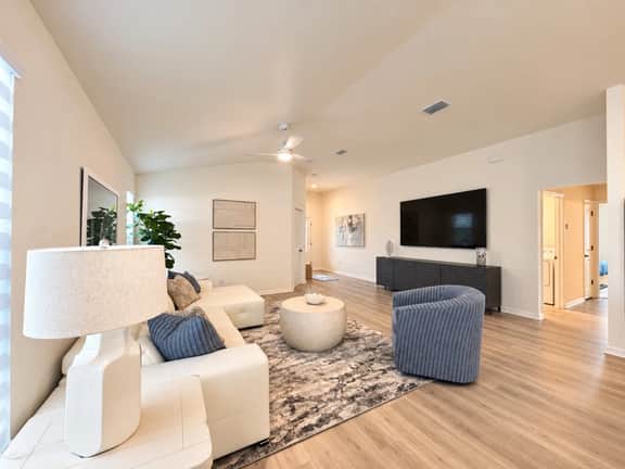Kazimarz Cottage Retreat • Fully Fenced Yard • Golf Cart and Dog Friendly - Image 5