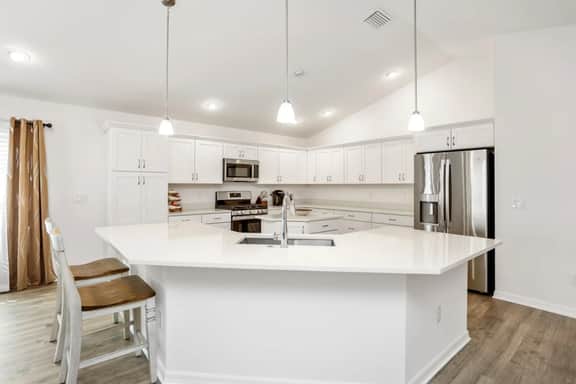 The Compton Comfort Retreat (Waters Edge) - Image 4